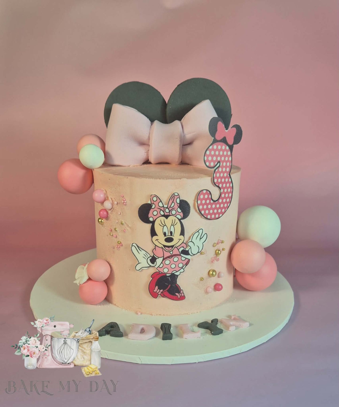 Minnie Mouse Bow-tiful Cake