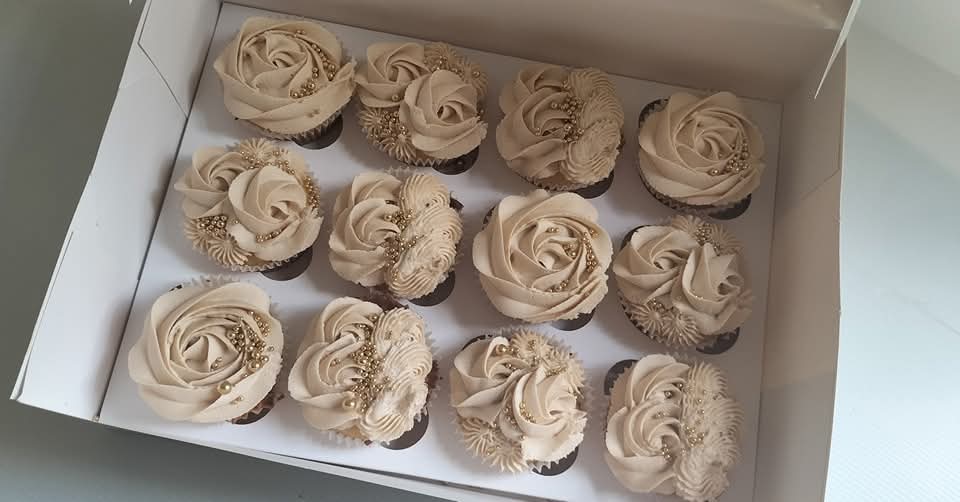 Champagne Pearl Swirl Cupcakes